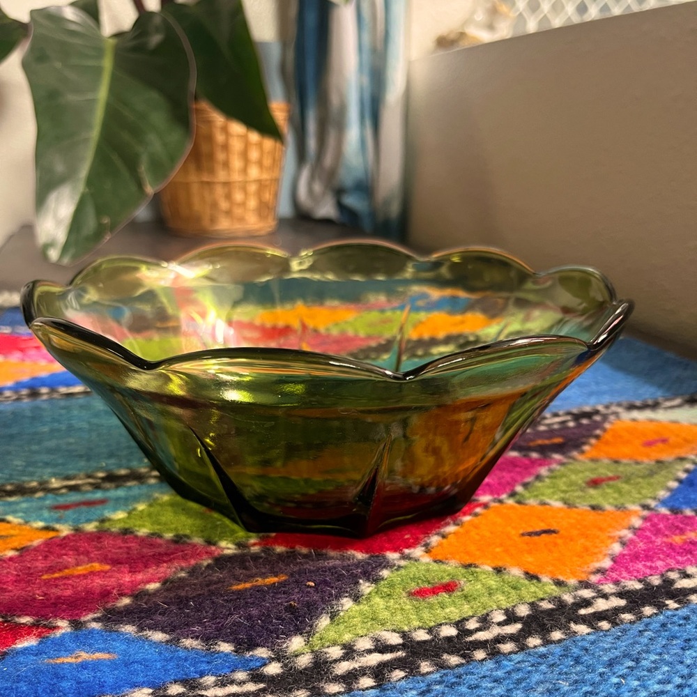 💚 Vintage MCM Glass Bowl Scalloped Edges